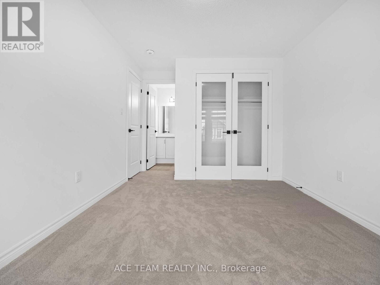 136 MOLOZZI STREET Image 25