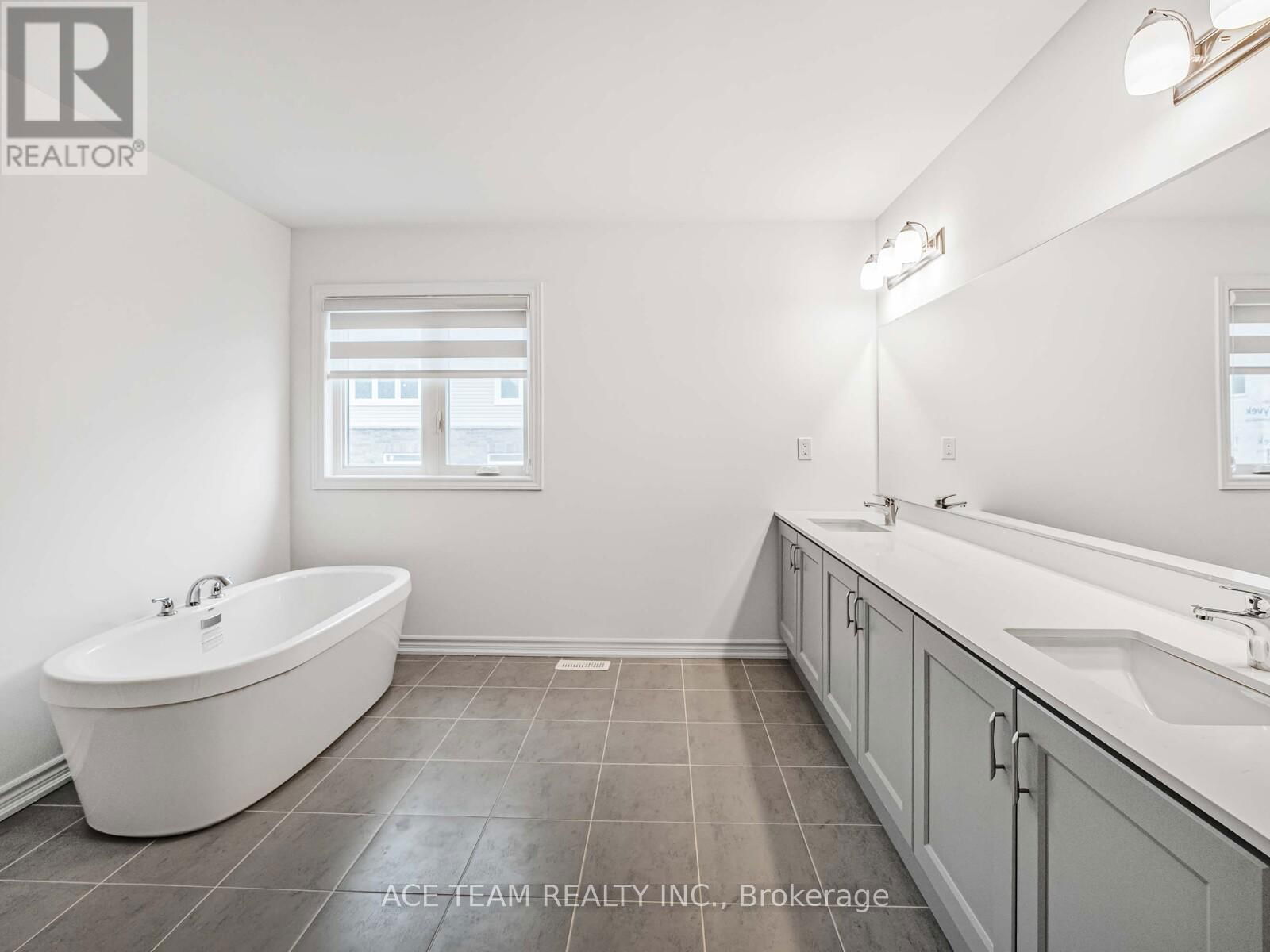 136 MOLOZZI STREET Image 30