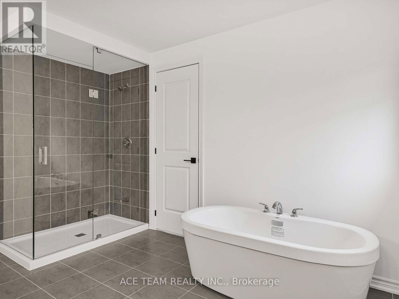 136 MOLOZZI STREET Image 31