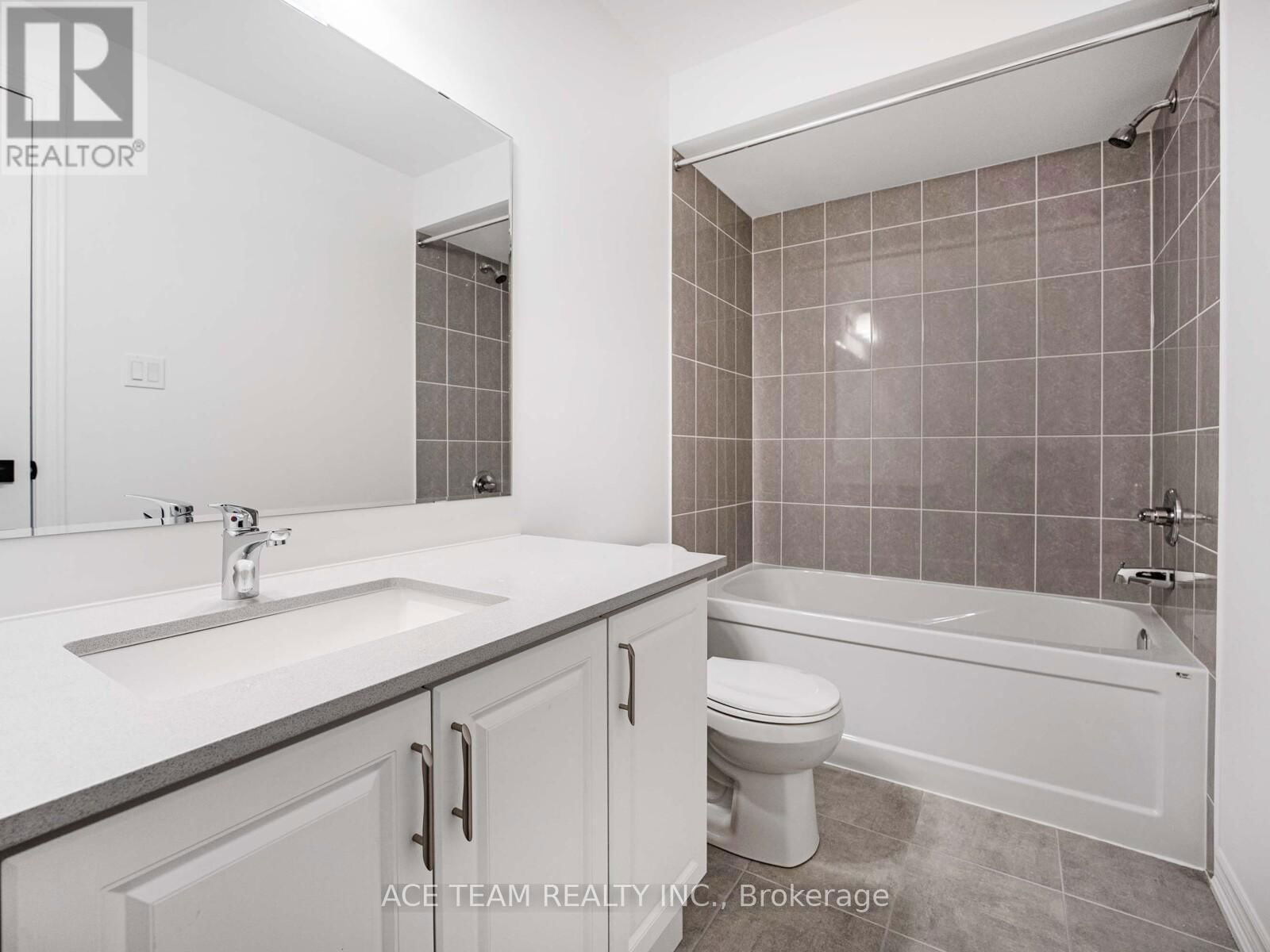 136 MOLOZZI STREET Image 32