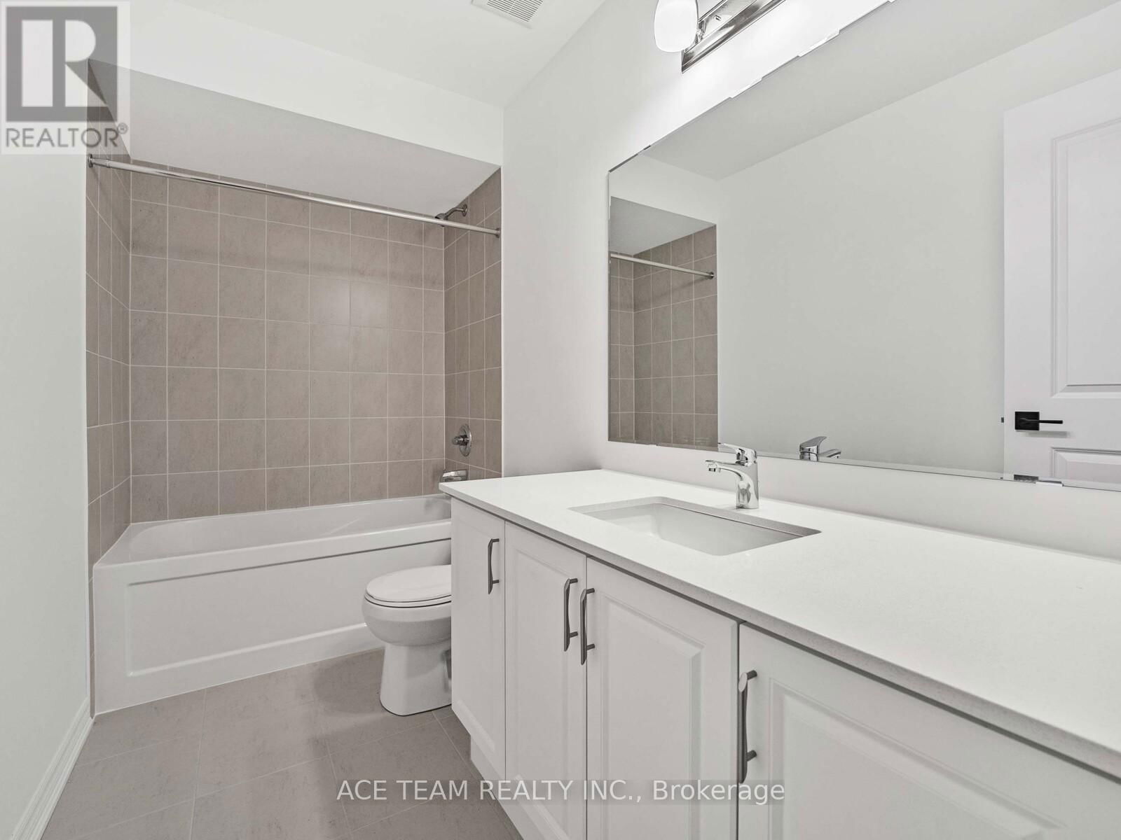 136 MOLOZZI STREET Image 33
