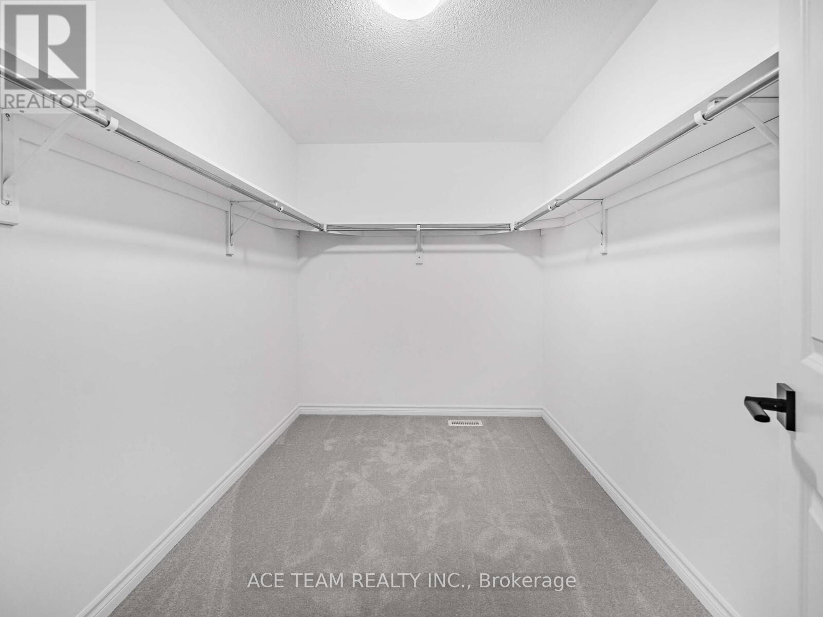 136 MOLOZZI STREET Image 35