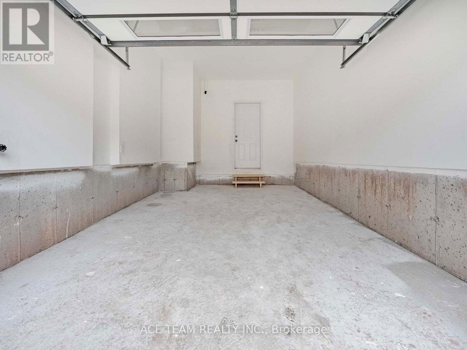 136 MOLOZZI STREET Image 37
