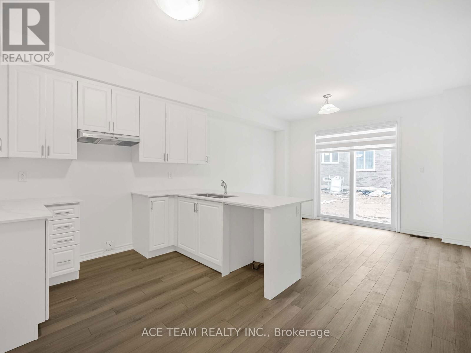136 MOLOZZI STREET Image 9