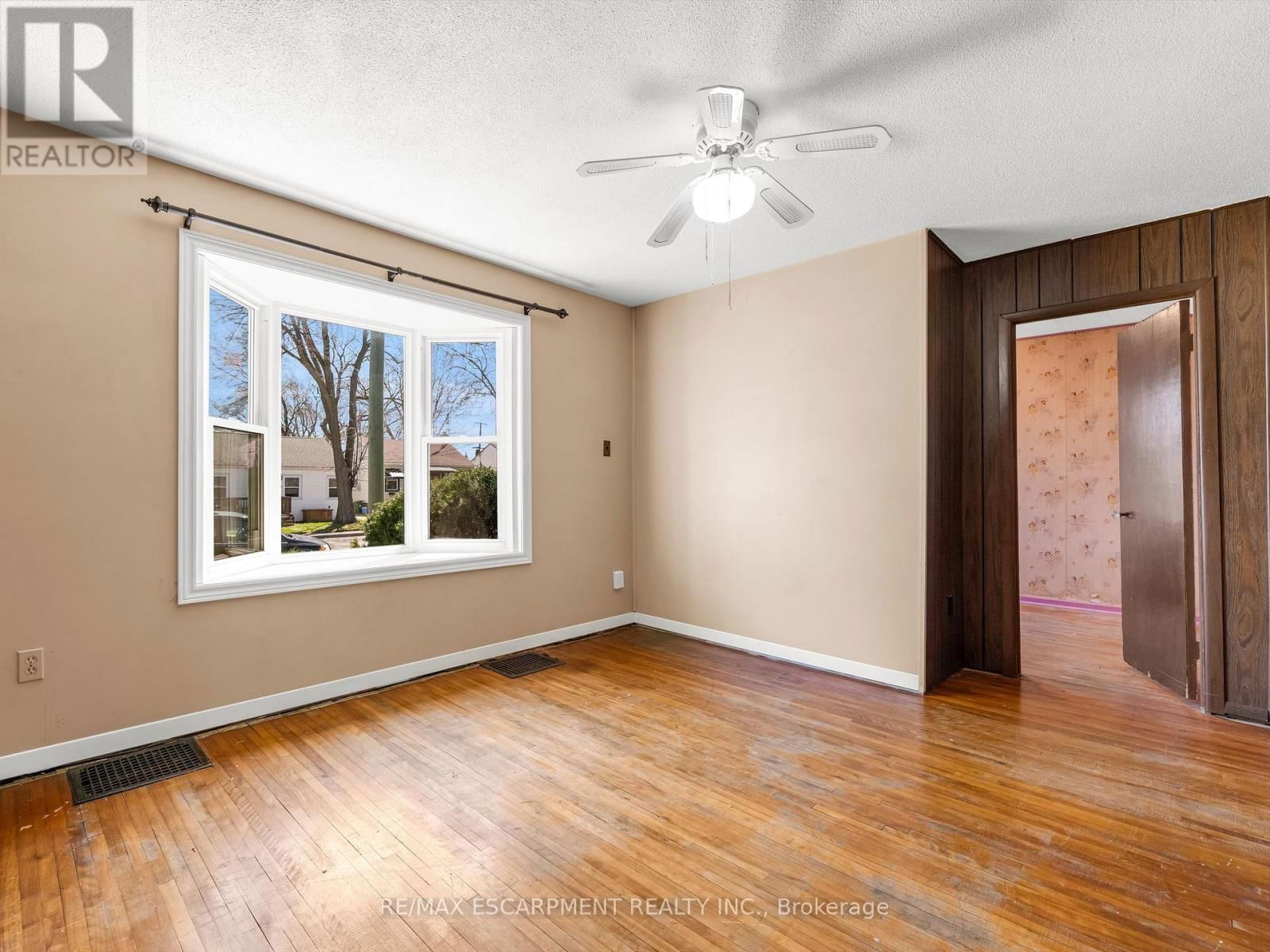 265 WALTER AVENUE NORTH Image 10