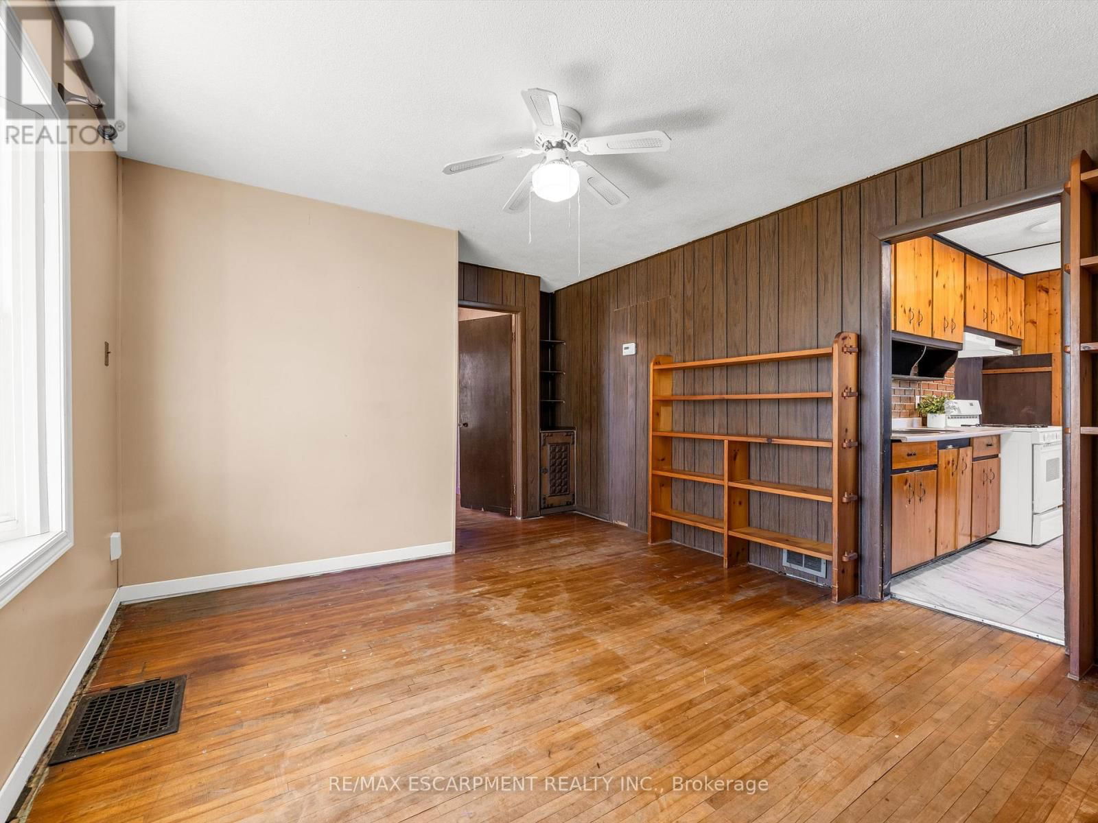 265 WALTER AVENUE NORTH Image 12
