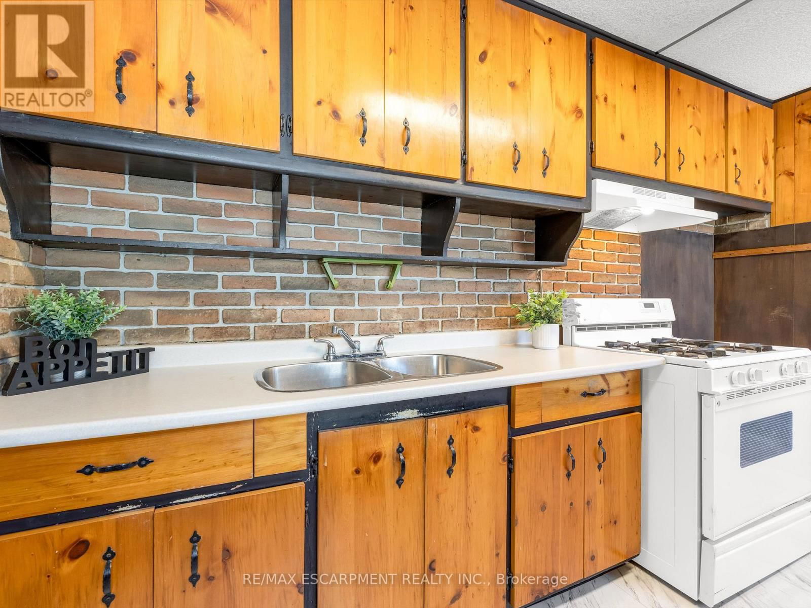 265 WALTER AVENUE NORTH Image 13