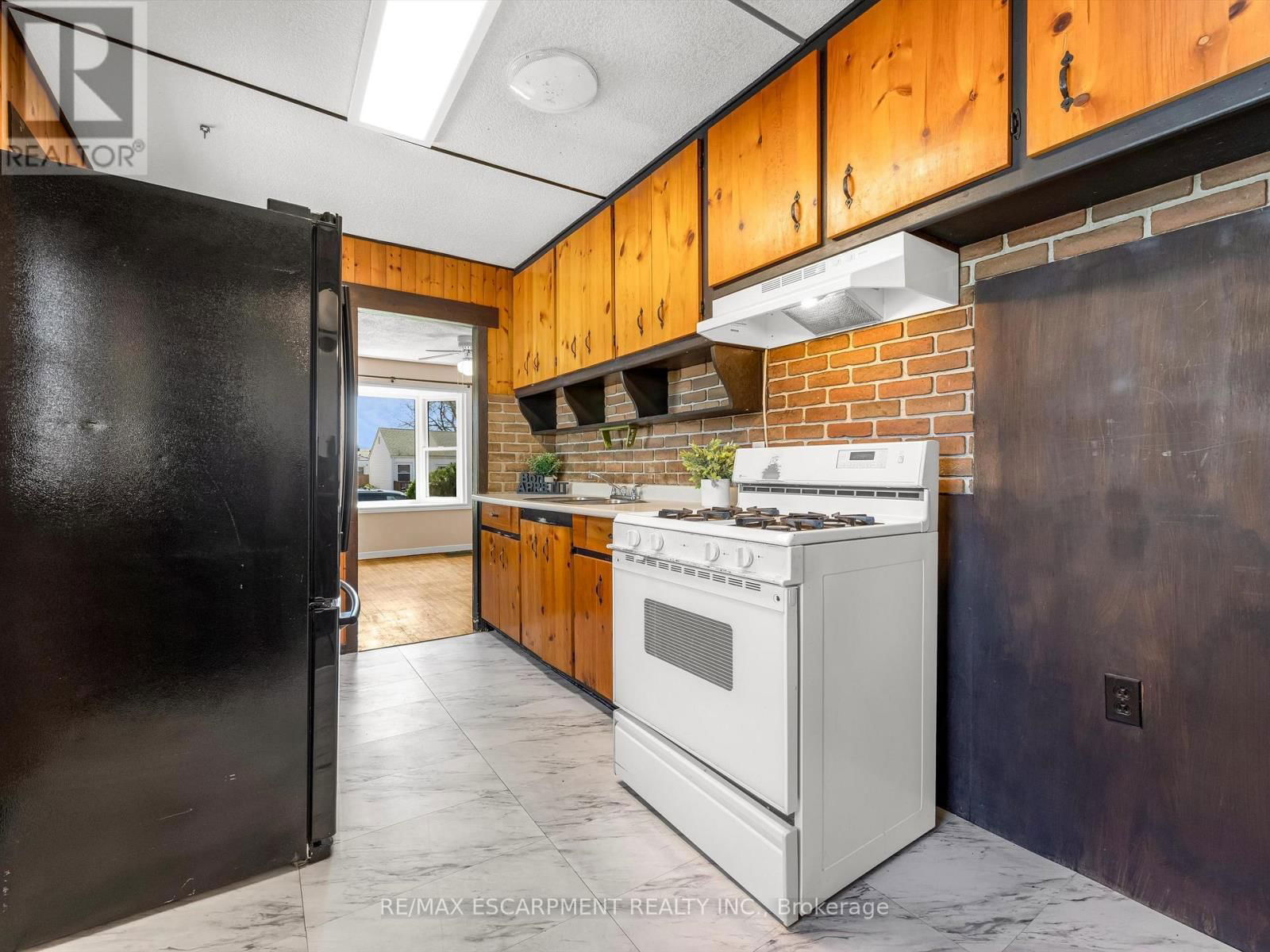 265 WALTER AVENUE NORTH Image 15