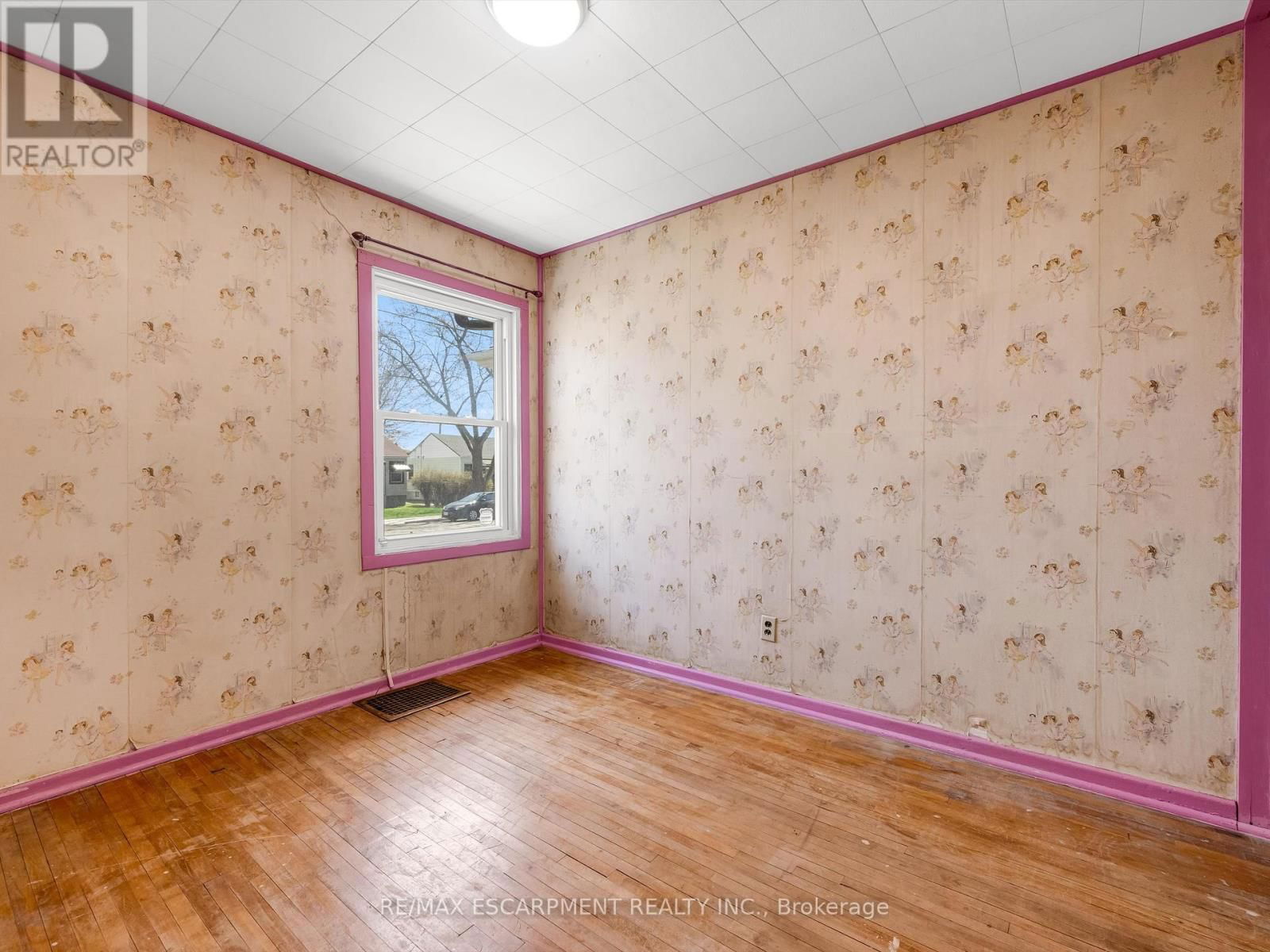 265 WALTER AVENUE NORTH Image 18