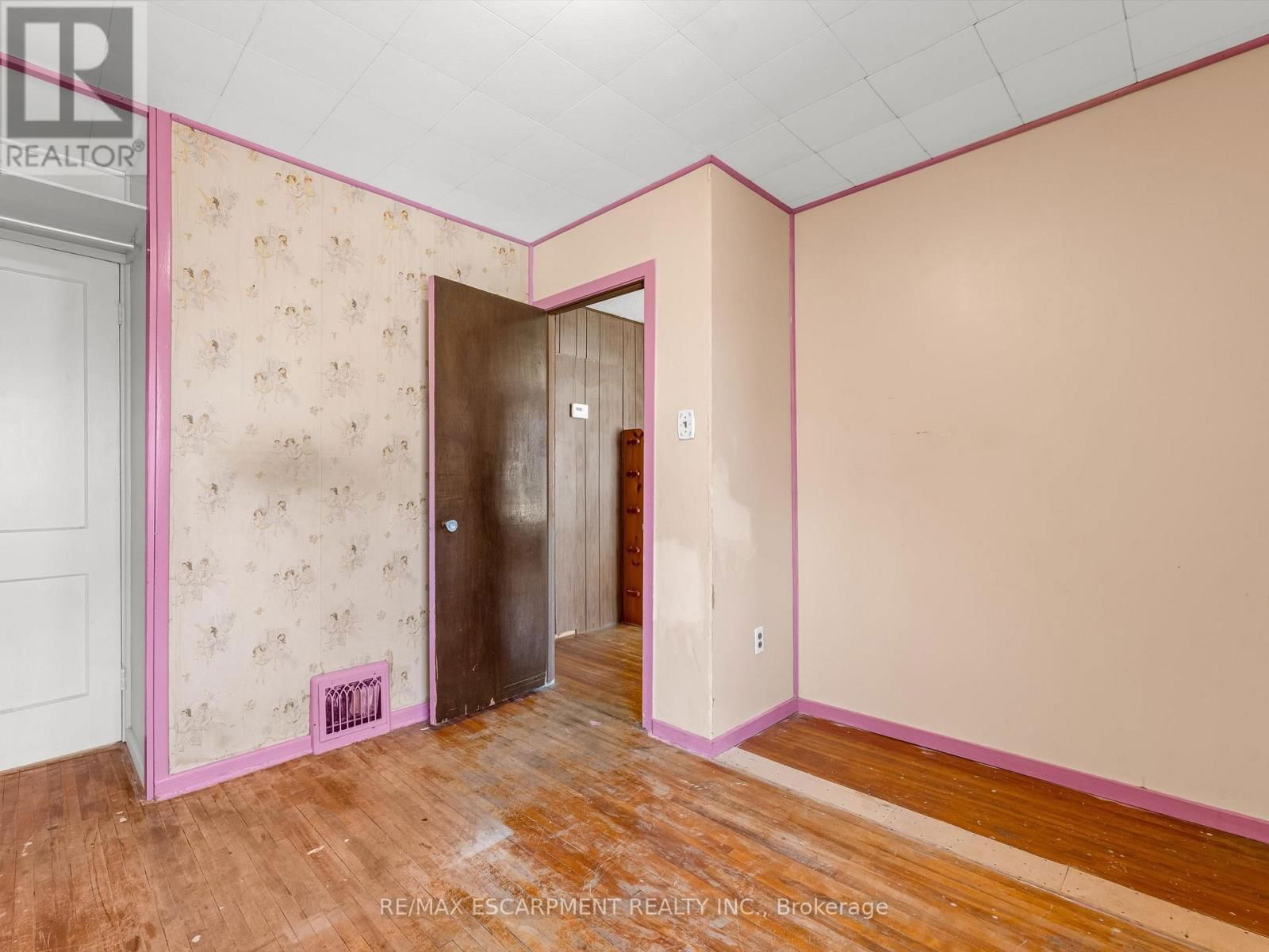 265 WALTER AVENUE NORTH Image 19