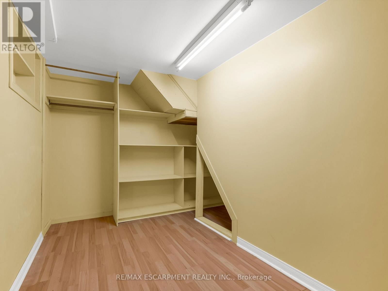 265 WALTER AVENUE NORTH Image 28