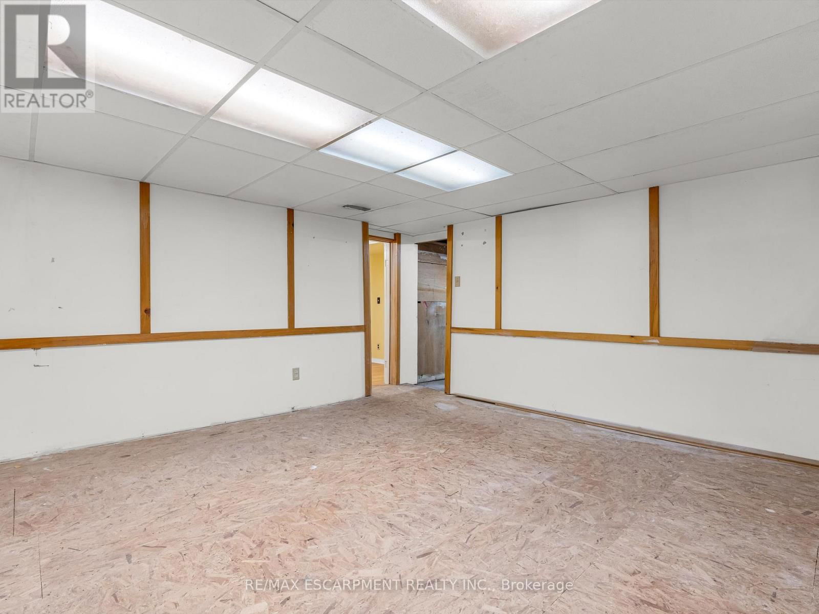 265 WALTER AVENUE NORTH Image 31