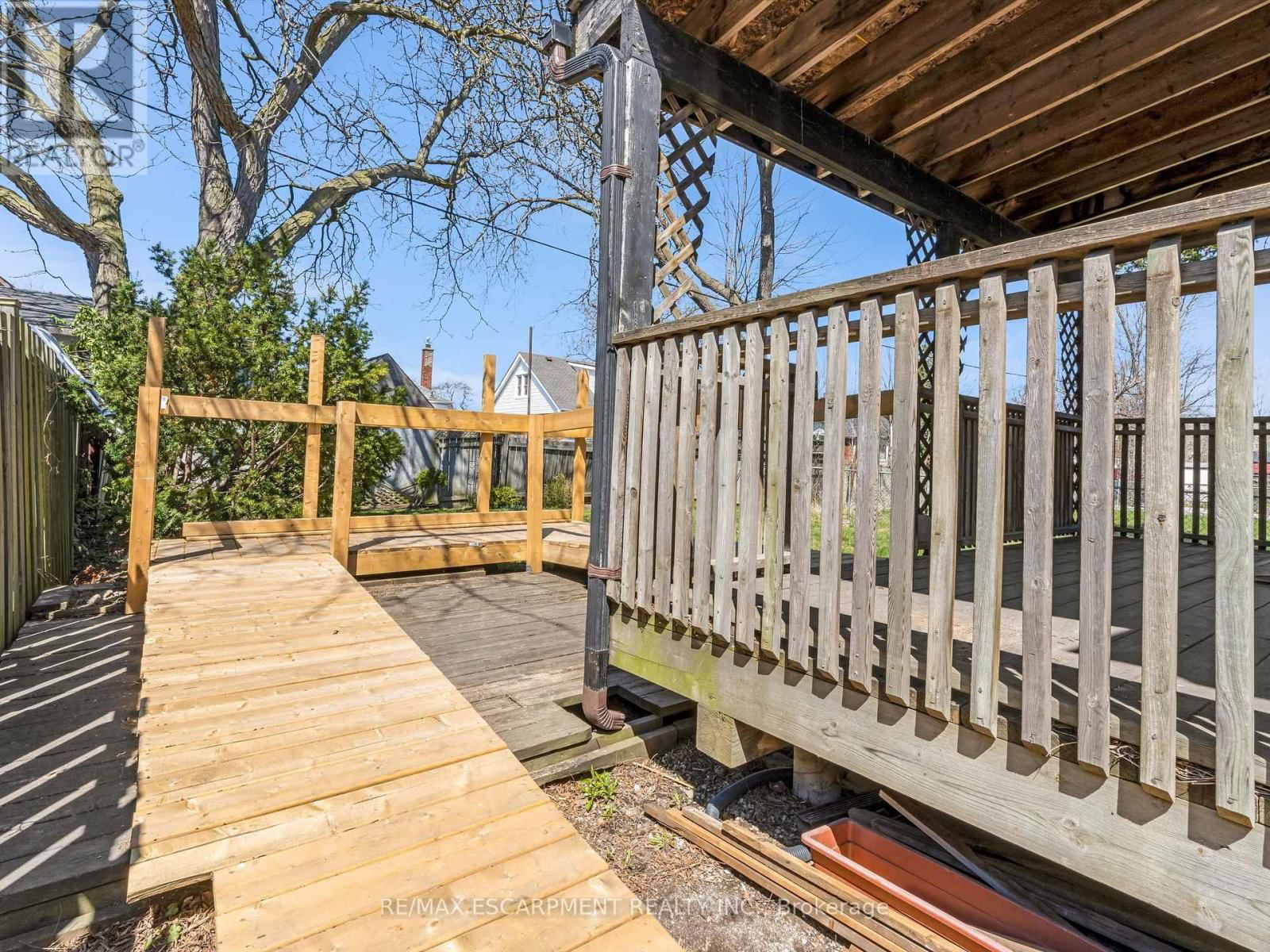 265 WALTER AVENUE NORTH Image 33