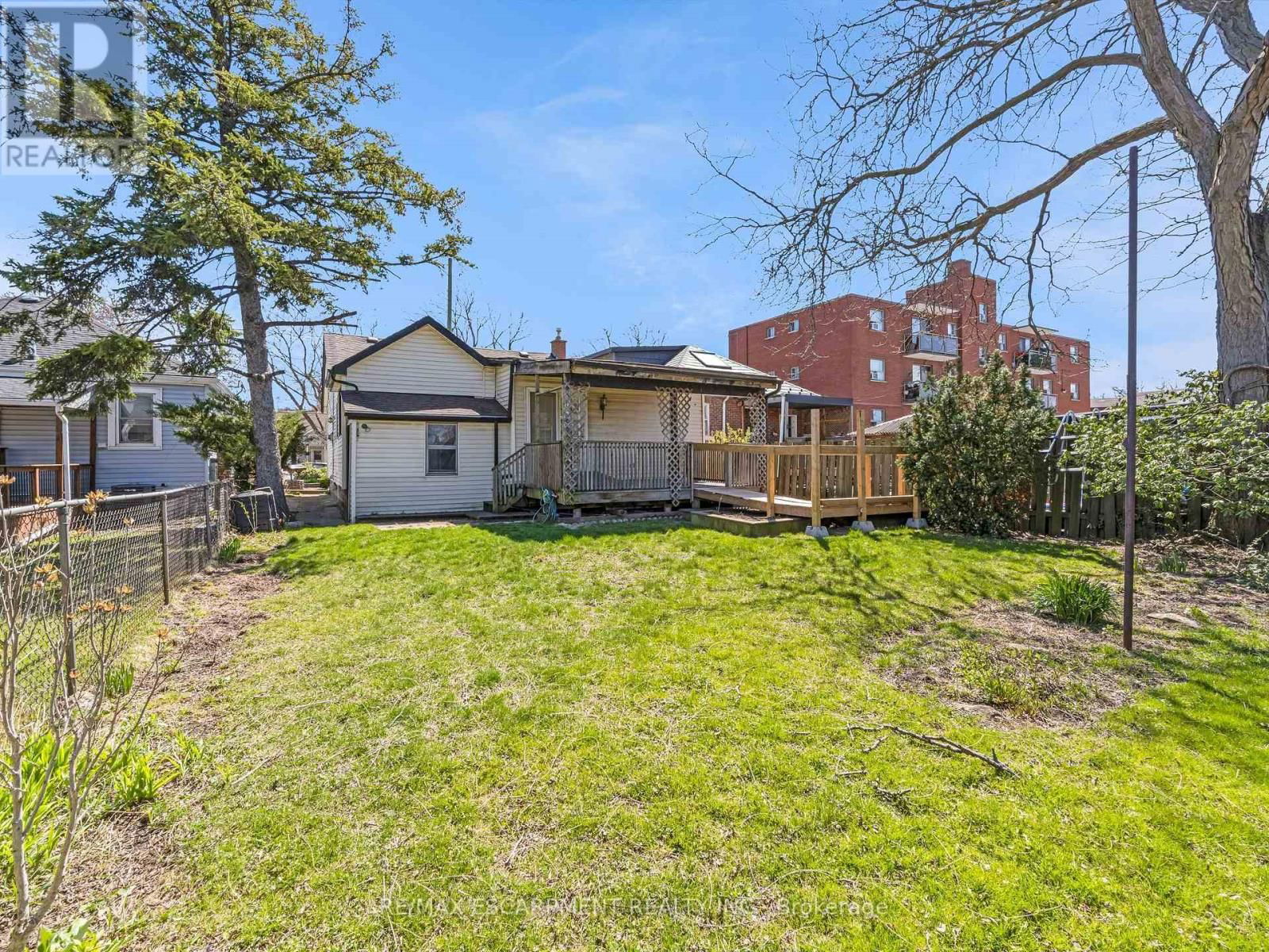 265 WALTER AVENUE NORTH Image 36