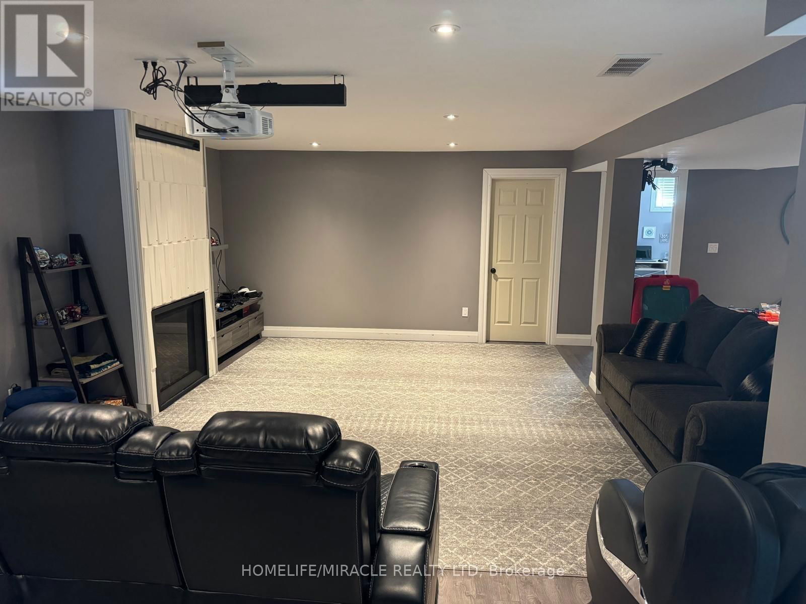 466 NORMANTON STREET Image 10