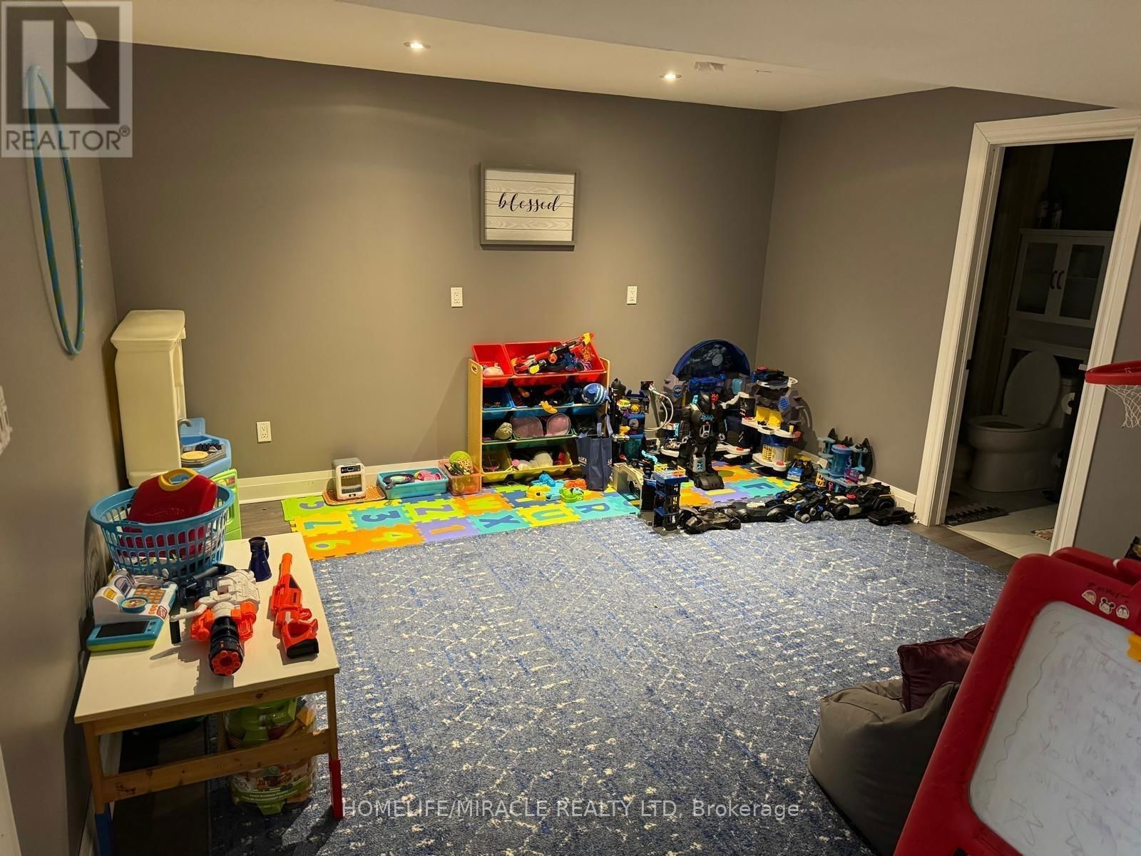 466 NORMANTON STREET Image 11