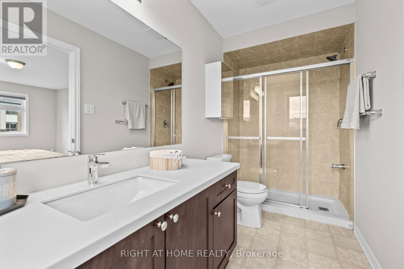 724 JUNEBERRY LANE Image 25