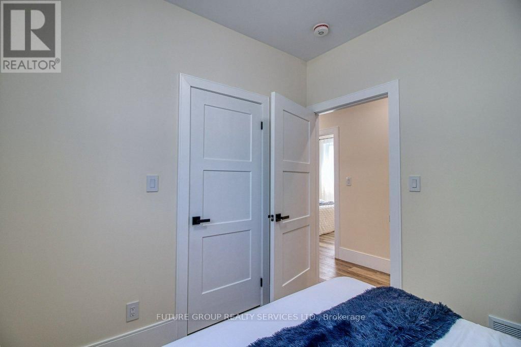 109 PENROSE STREET Image 17