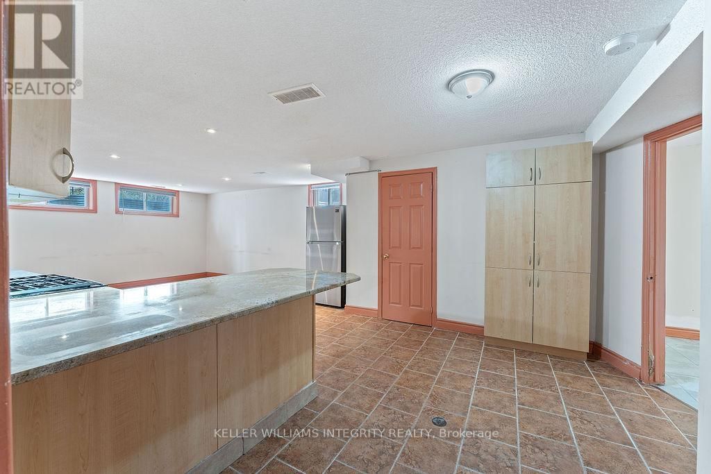 62 CHIPPEWA AVENUE Image 32