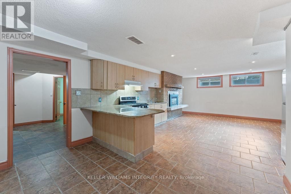 62 CHIPPEWA AVENUE Image 33