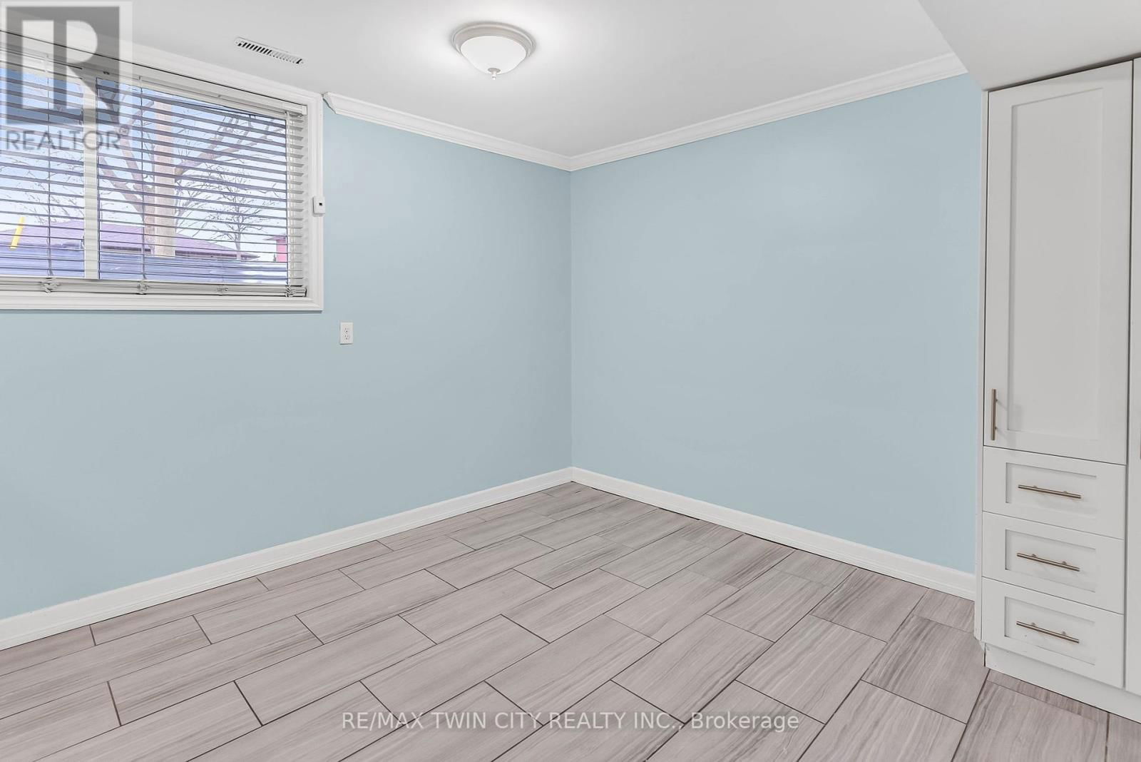 1 - 31 SOUTHDALE AVENUE Image 12