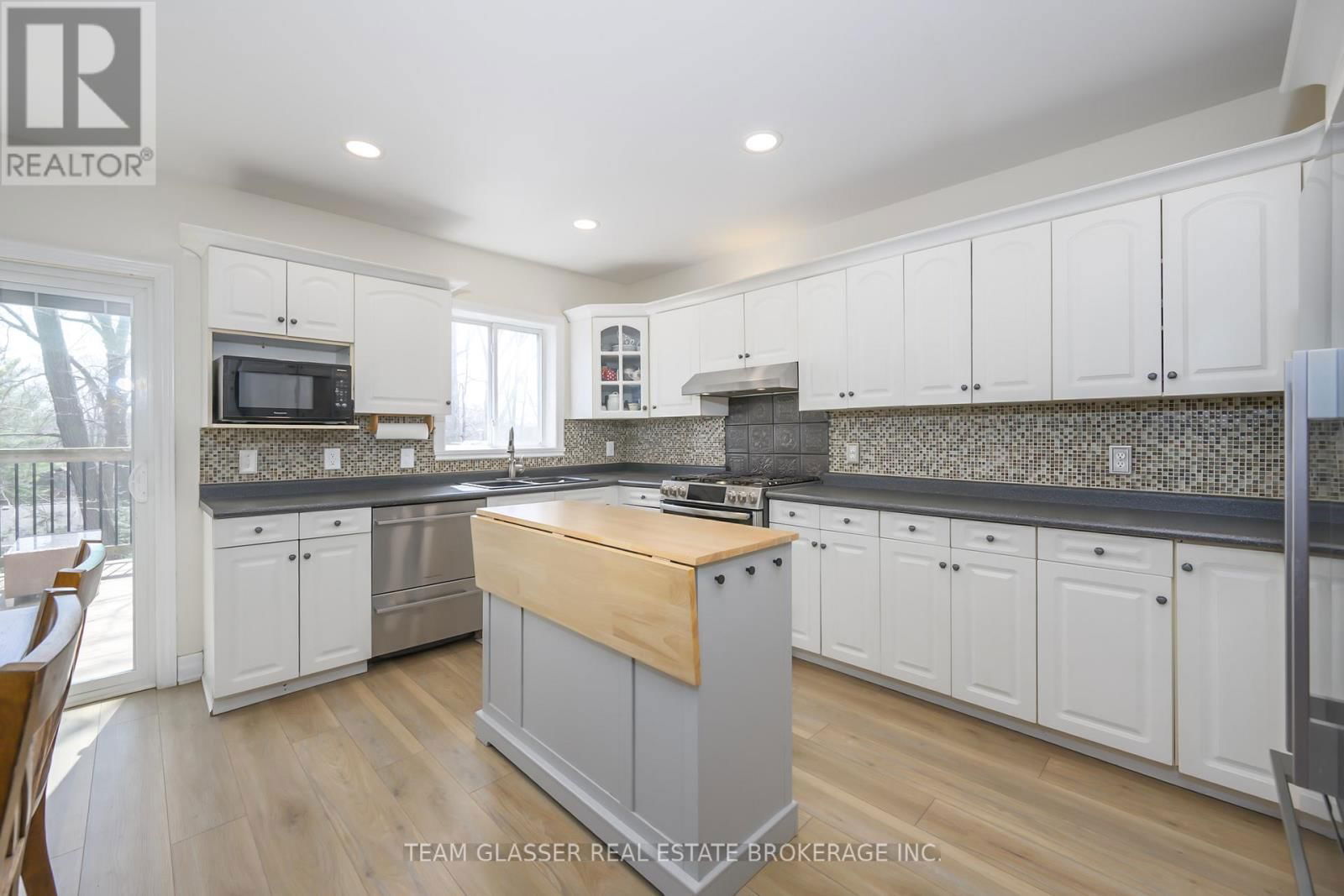 51 BIRCHCREST DRIVE Image 19