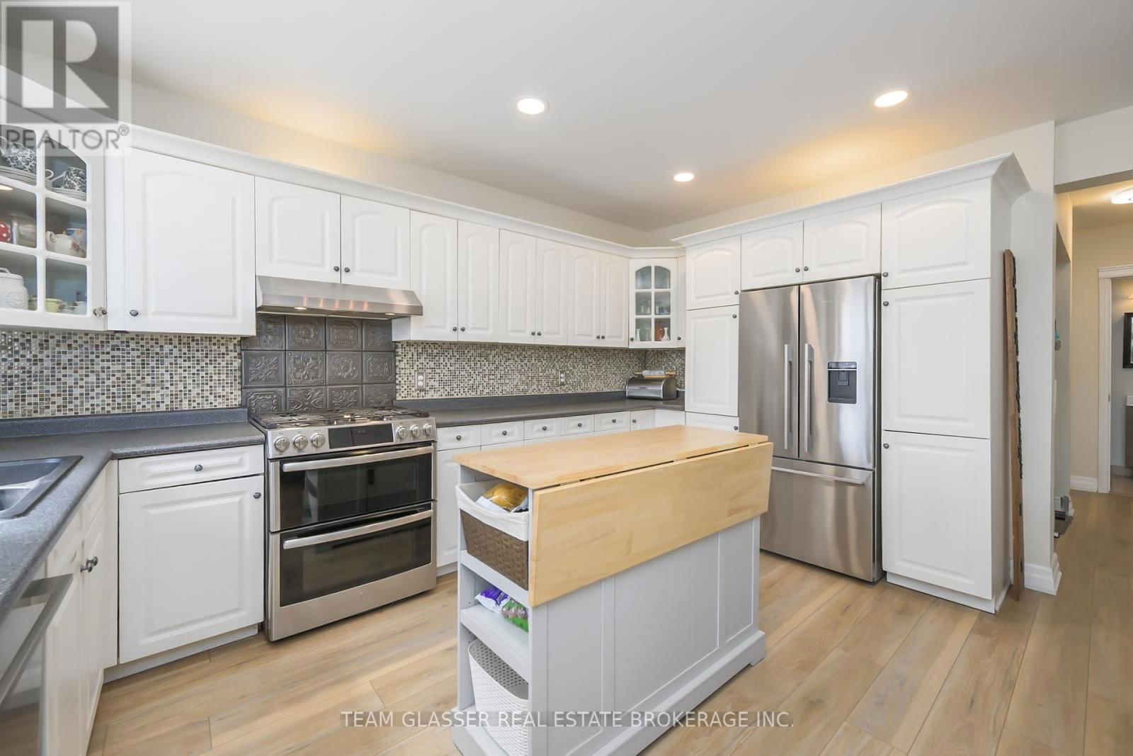 51 BIRCHCREST DRIVE Image 20