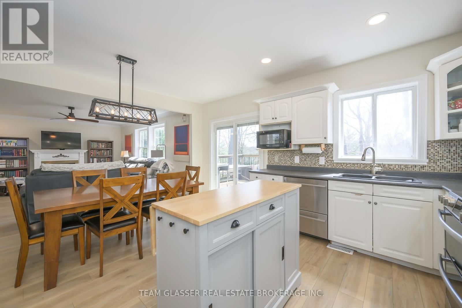 51 BIRCHCREST DRIVE Image 21