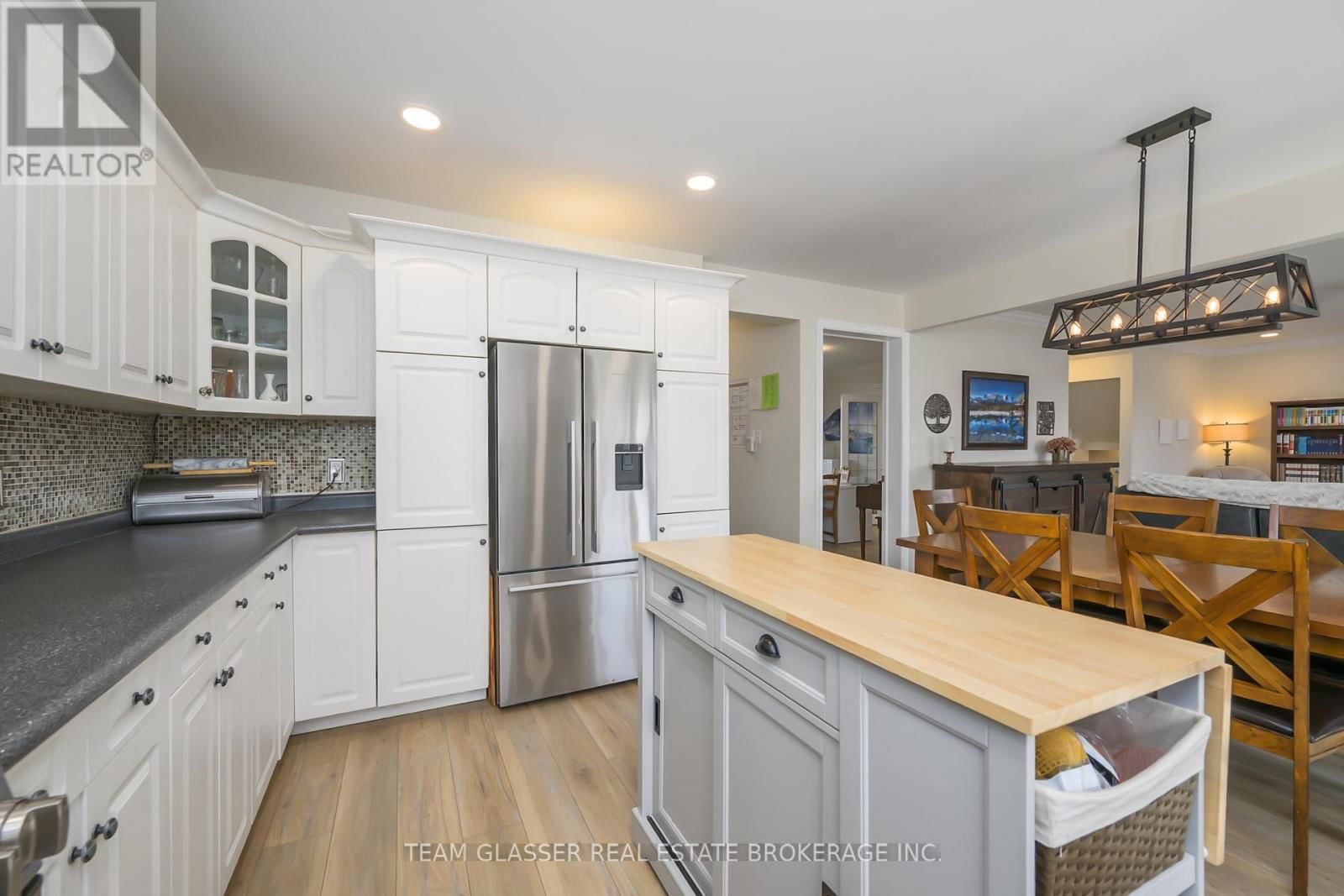 51 BIRCHCREST DRIVE Image 24