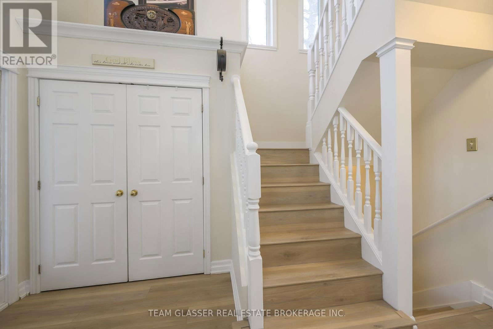 51 BIRCHCREST DRIVE Image 25