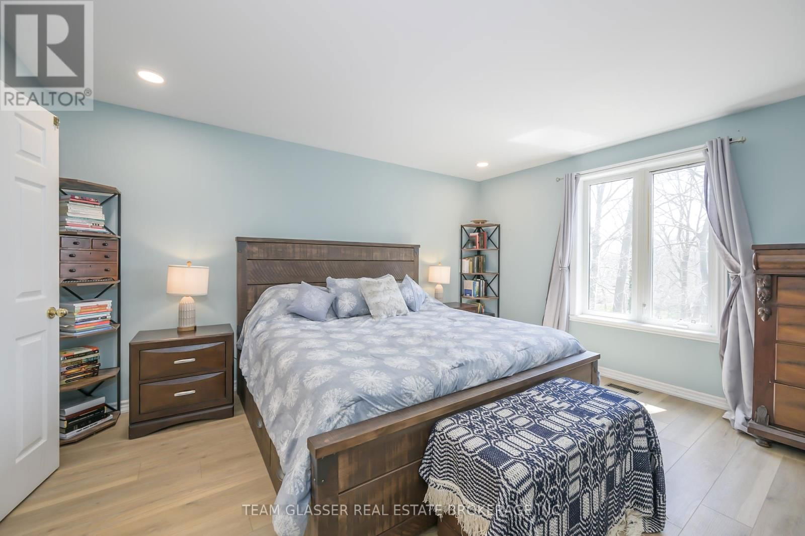 51 BIRCHCREST DRIVE Image 26