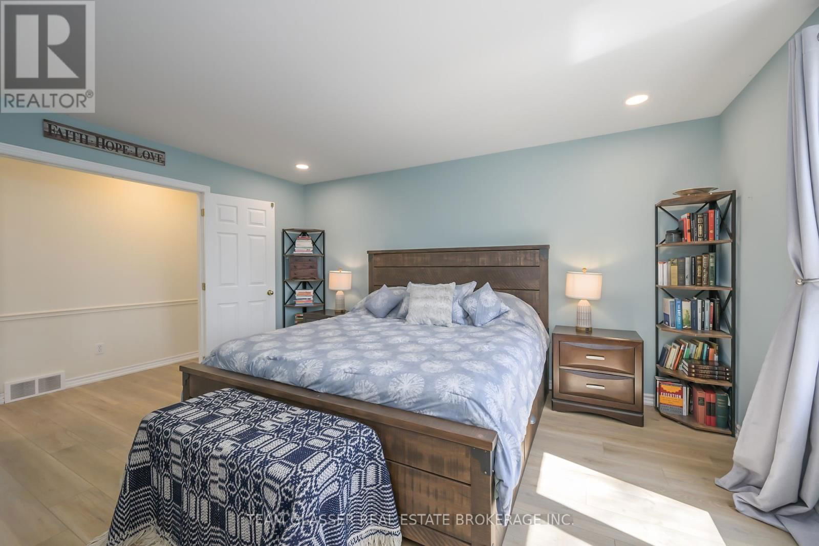 51 BIRCHCREST DRIVE Image 27