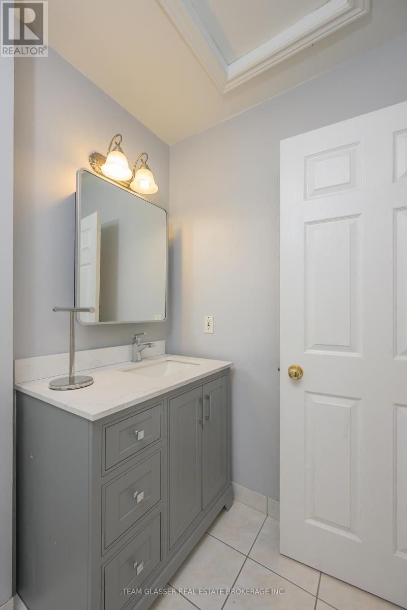 51 BIRCHCREST DRIVE Image 39