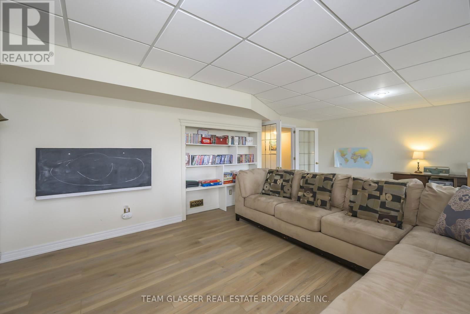 51 BIRCHCREST DRIVE Image 42