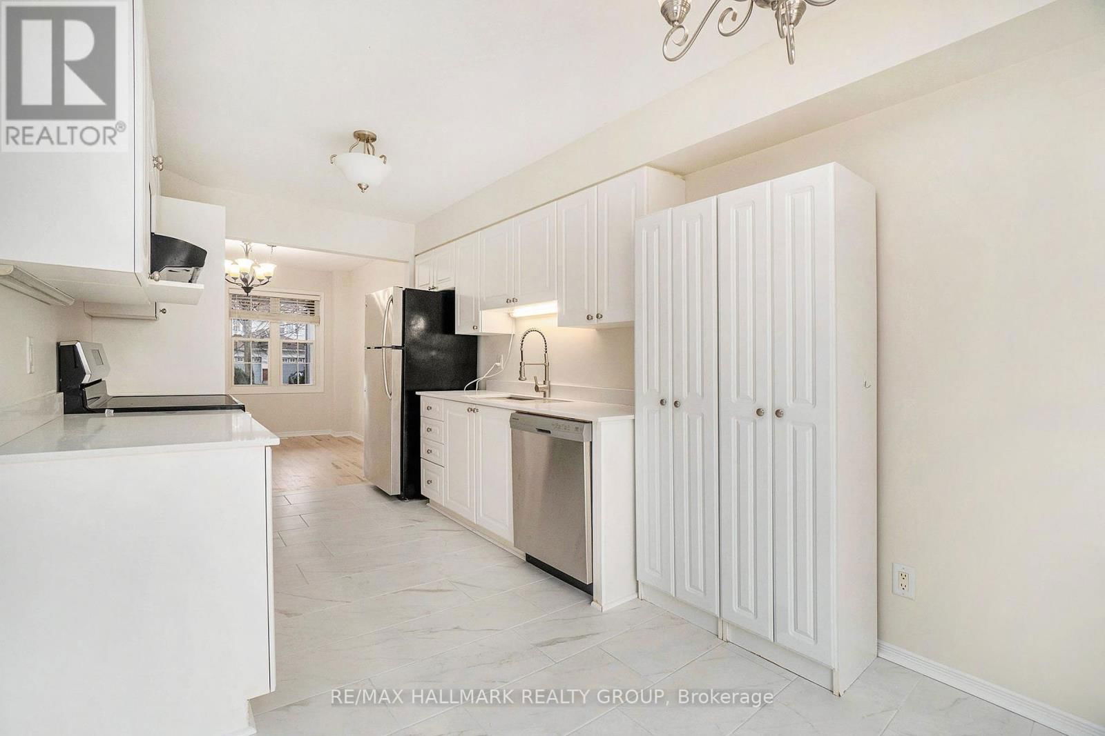 2052 BREEZEWOOD STREET Image 10
