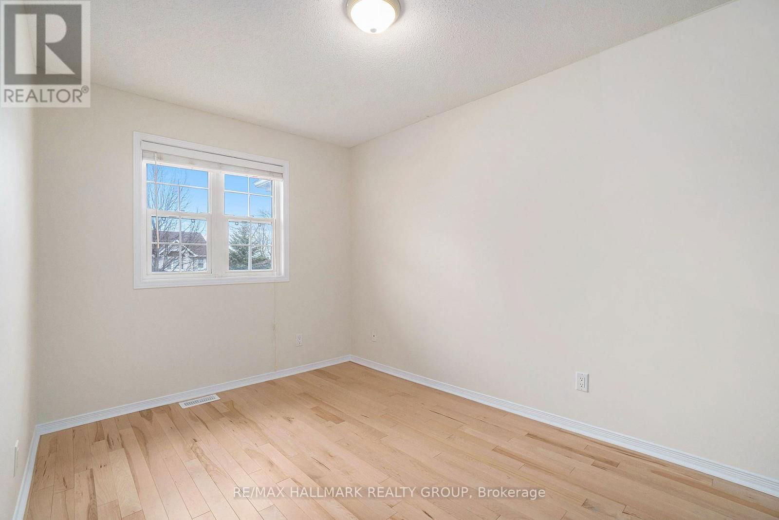 2052 BREEZEWOOD STREET Image 21
