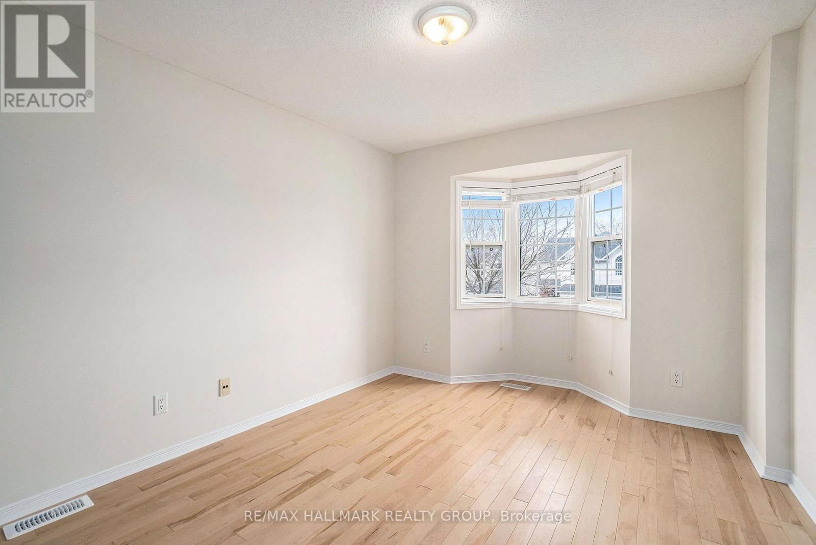 2052 BREEZEWOOD STREET Image 22
