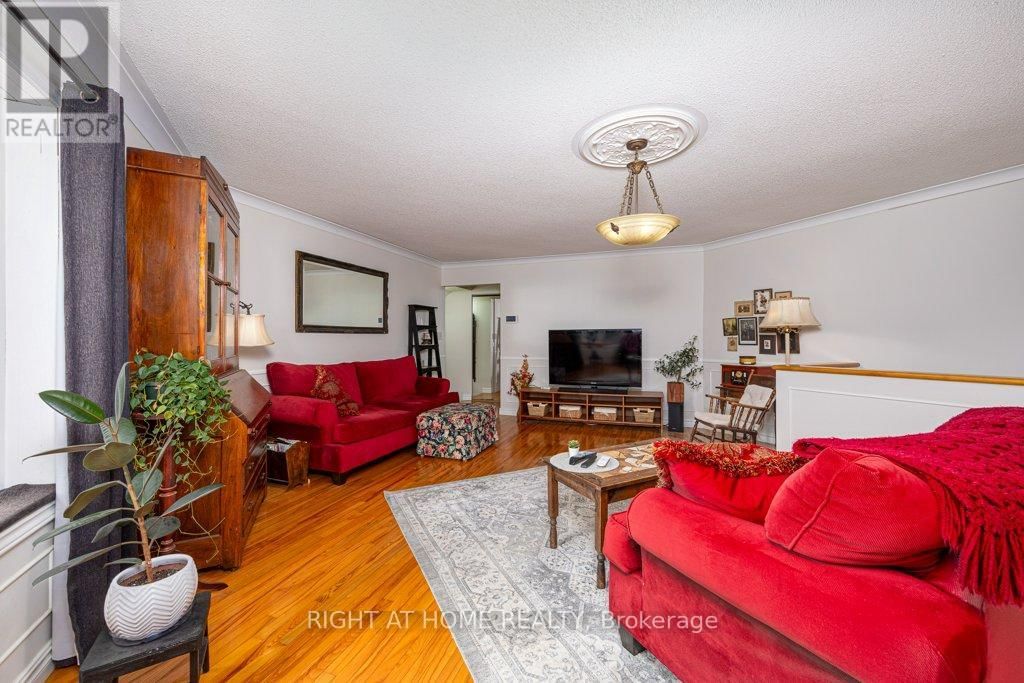 550 QUEEN STREET EAST Image 12
