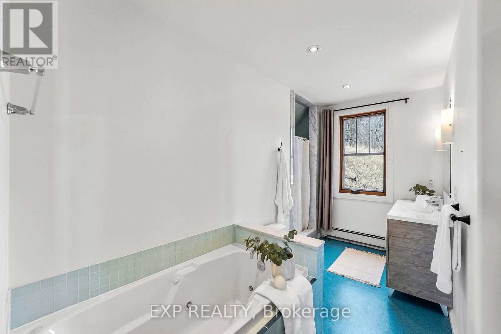 106 VICTORIA STREET Image 33