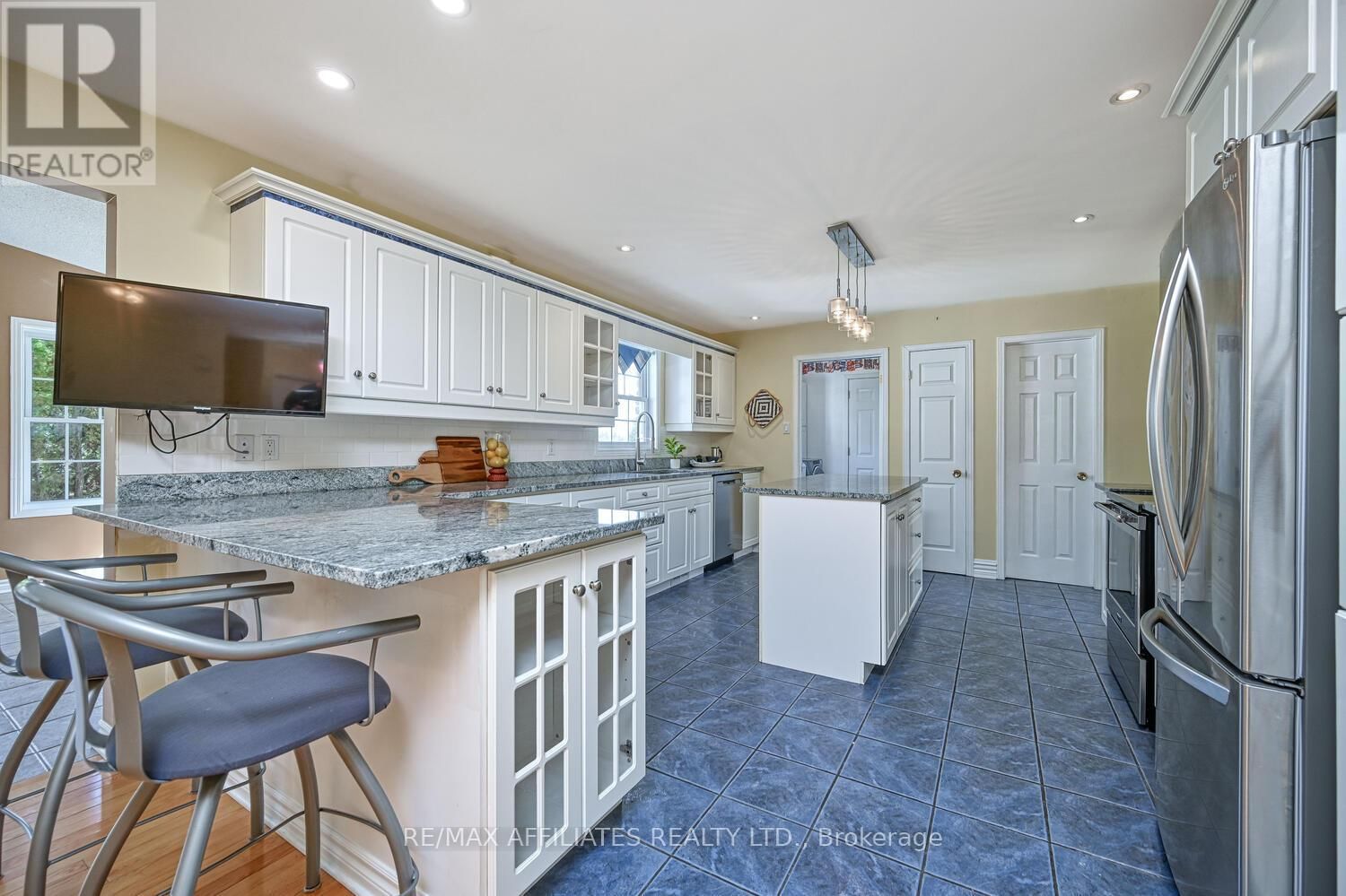 10 TUDOR CIRCLE Image 13