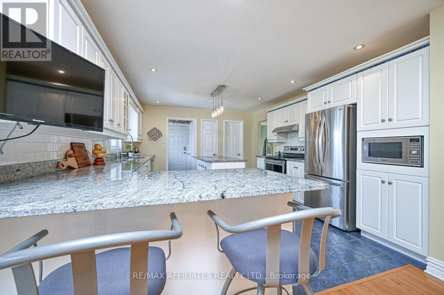 10 TUDOR CIRCLE Image 15
