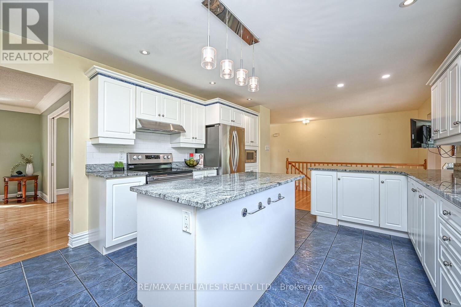 10 TUDOR CIRCLE Image 18