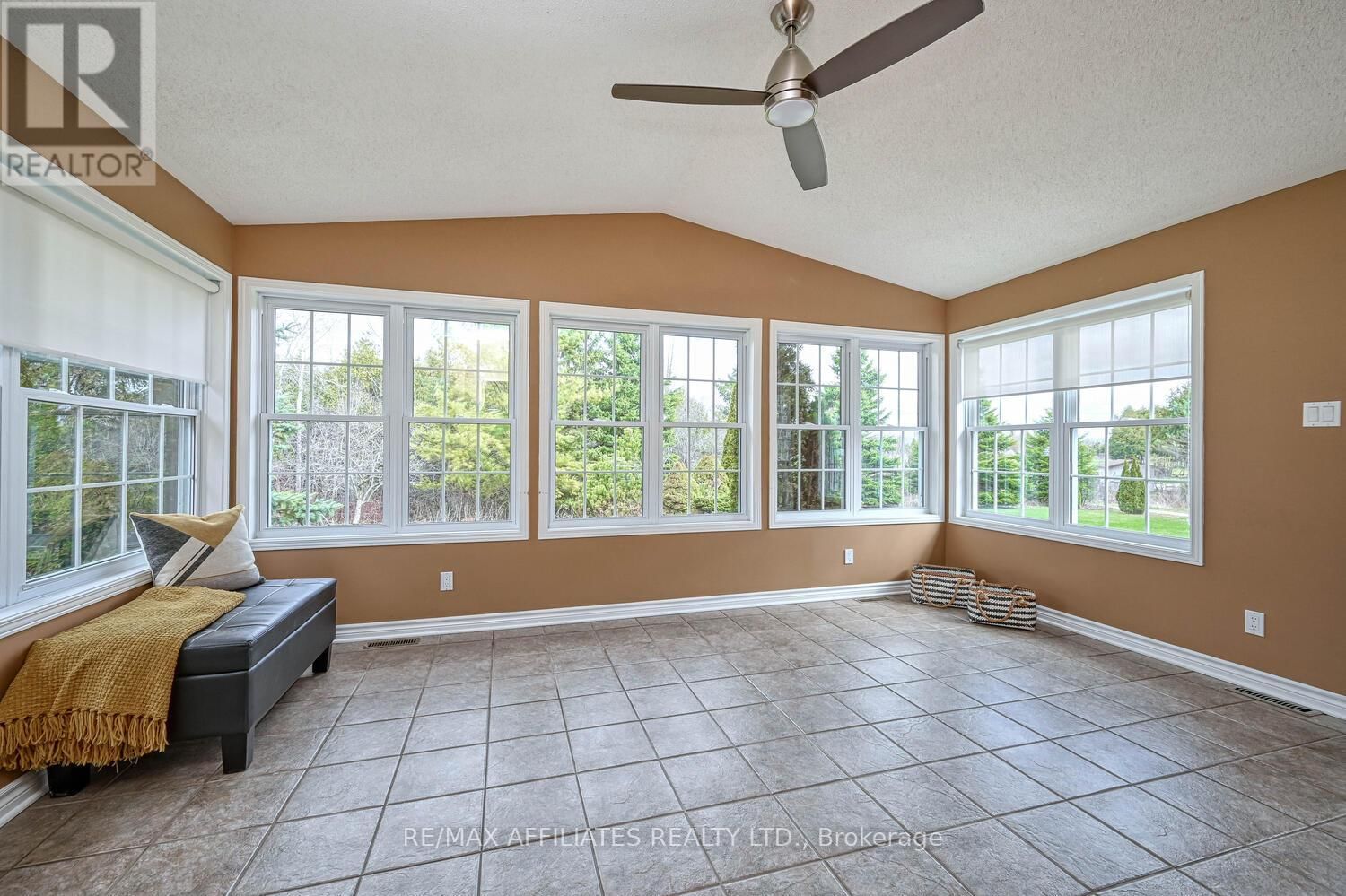10 TUDOR CIRCLE Image 20