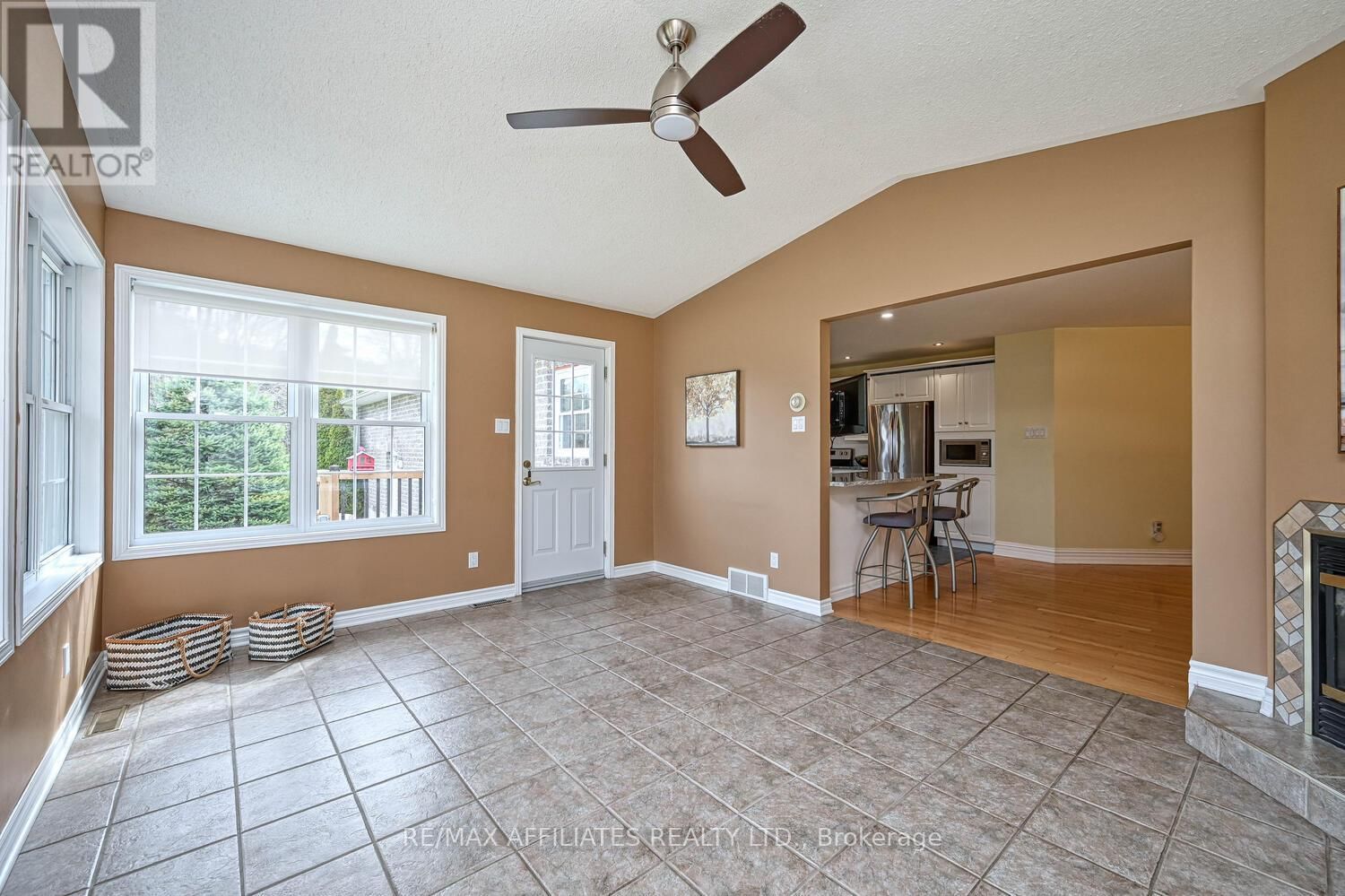 10 TUDOR CIRCLE Image 22