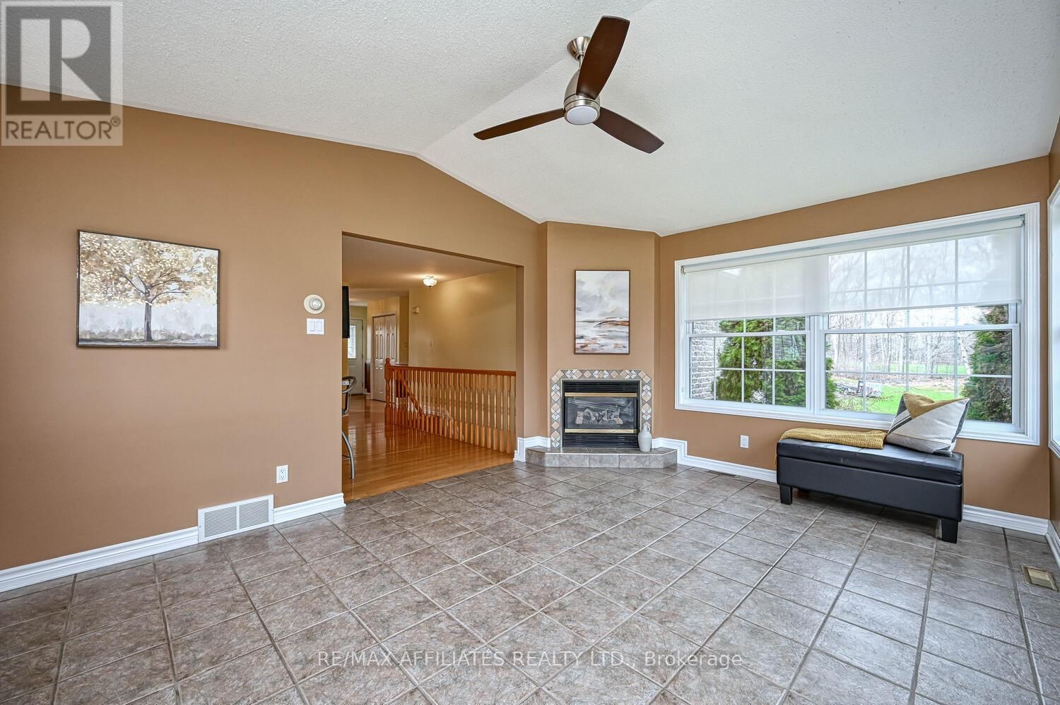 10 TUDOR CIRCLE Image 23
