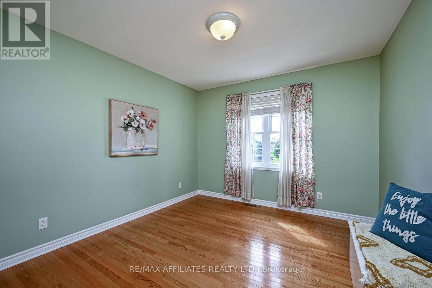 10 TUDOR CIRCLE Image 24