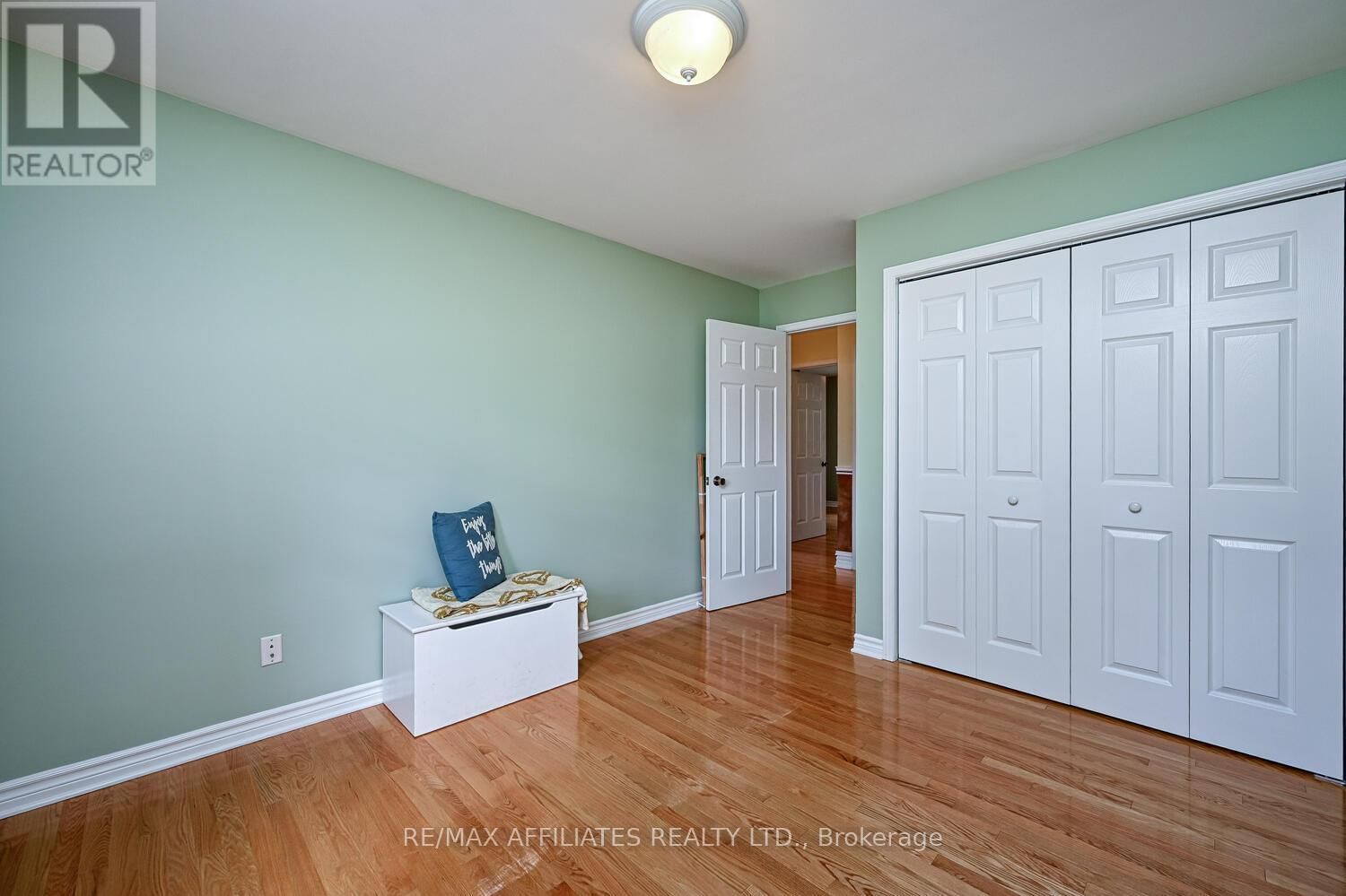 10 TUDOR CIRCLE Image 25