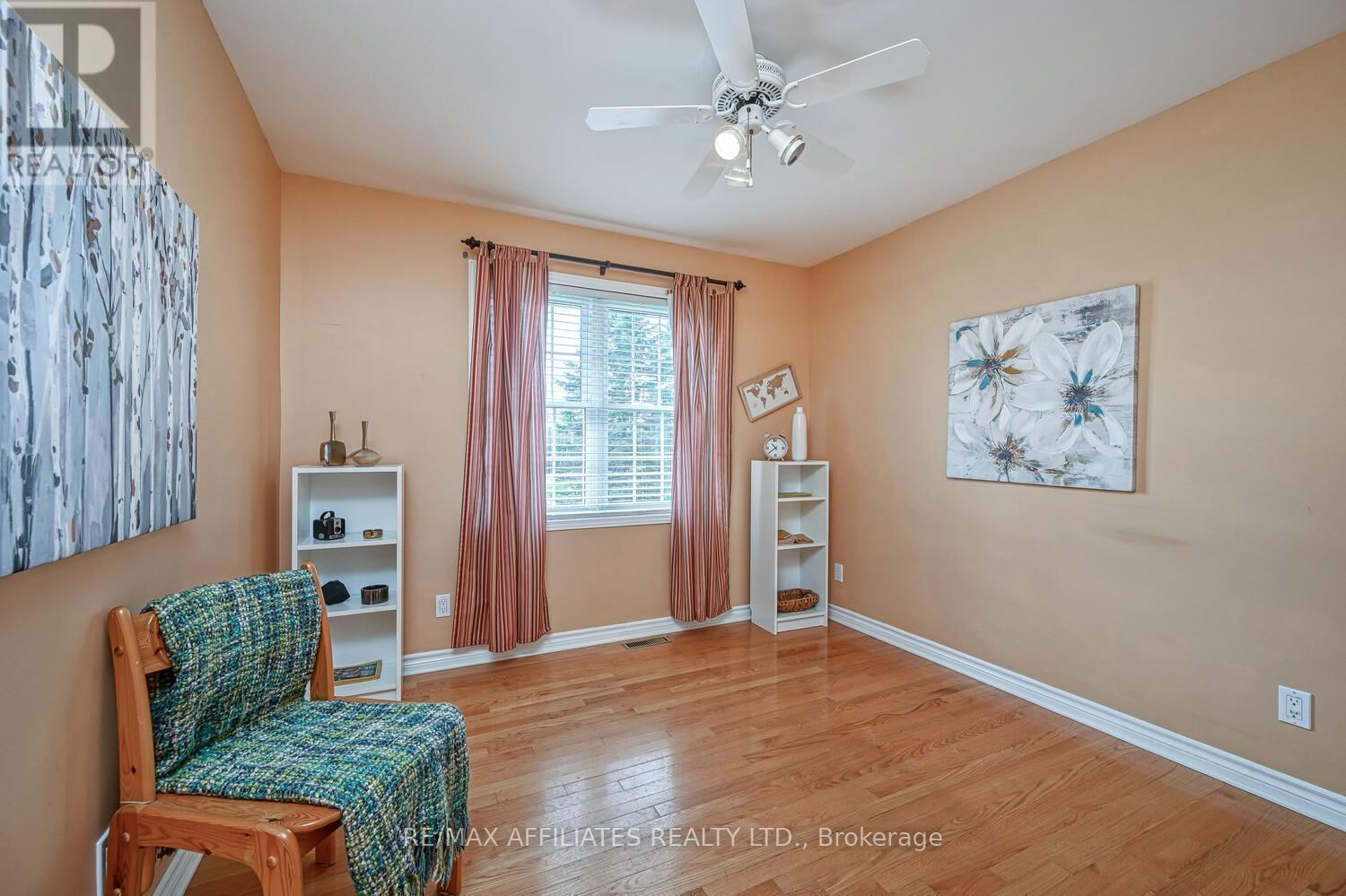 10 TUDOR CIRCLE Image 26