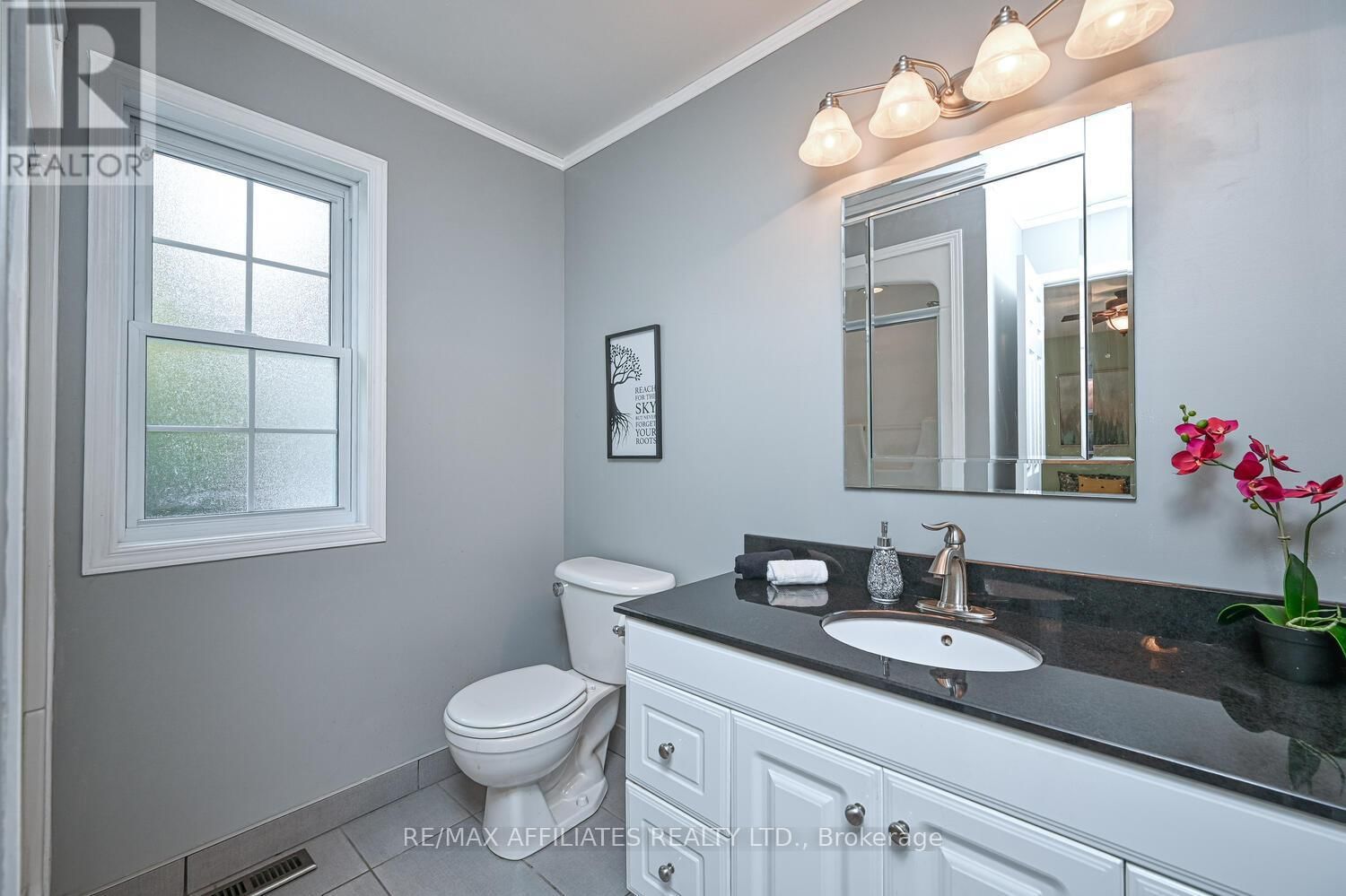 10 TUDOR CIRCLE Image 30