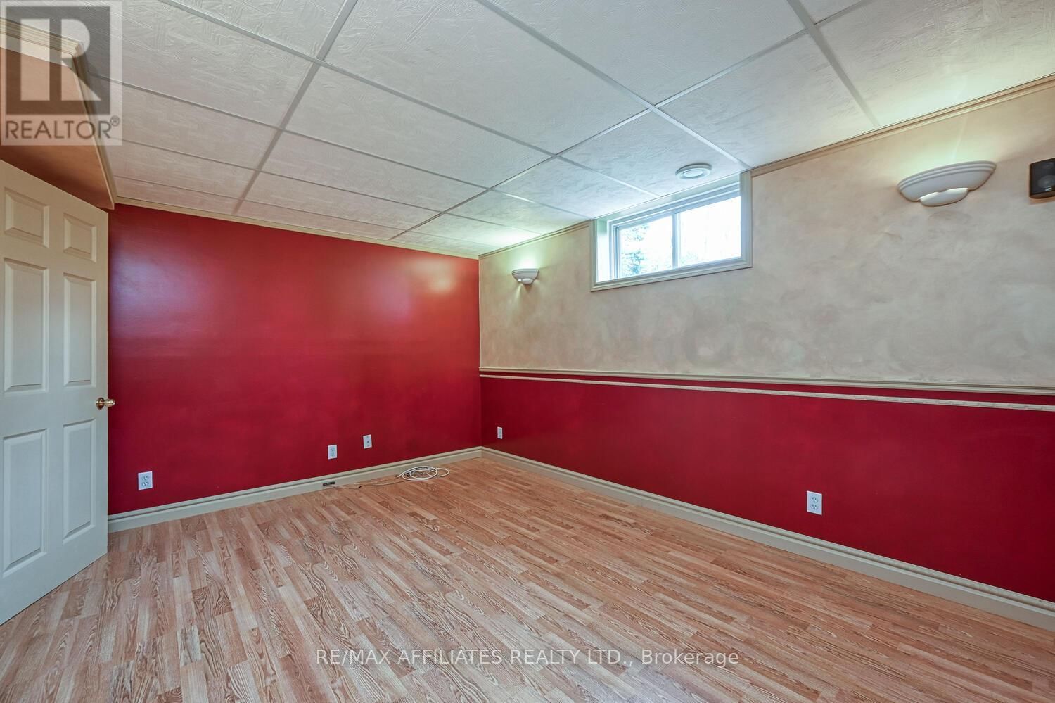 10 TUDOR CIRCLE Image 36